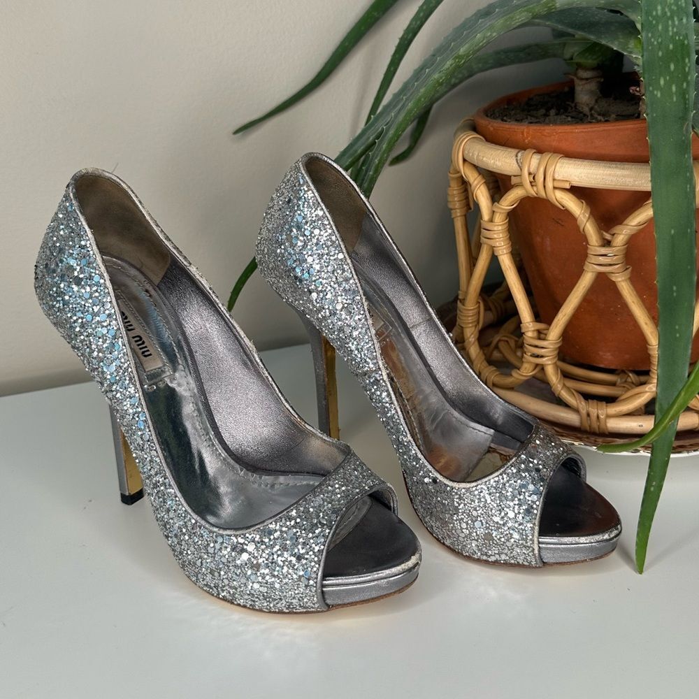 ✨ Miu Miu Silver Glitter Peep-Toe Heels 36.5 (US 6.5) Designer Party Shoes Italy - Picture 1 of 13